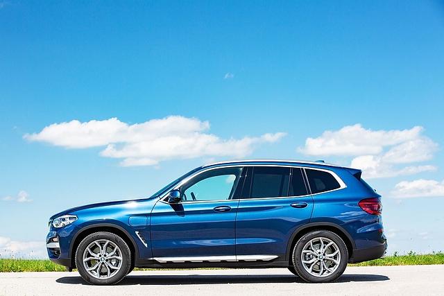 BMW X3 xDrive30e ist 4,71 Meter lang