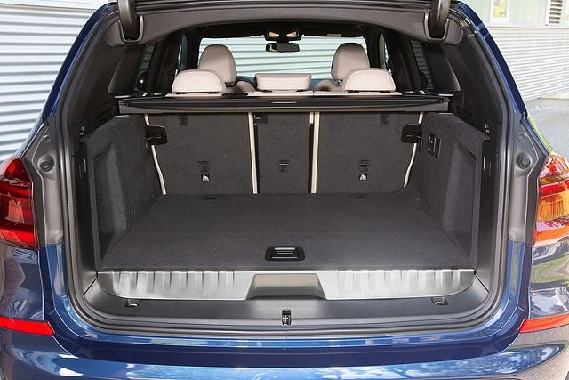 Die Batterie und der E-Antrieb fressen 100 Liter