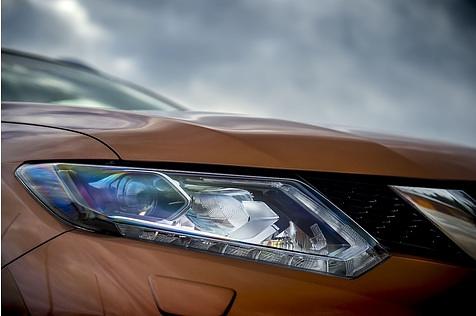 Bei der Top-Ausstattung sind Voll-LED-Scheinwerfer enthalten
