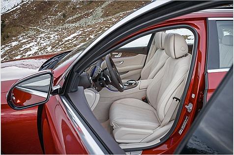 Die Sitze sind einfach himmlisch und auf Wunsch massieren sie sogar