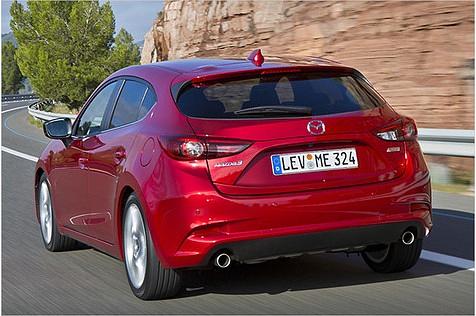 Am Heck des 3 wurde der Stroßfänger neu gezeichnet