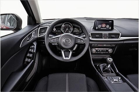 Aufgeräumt: Im Cockpit gibt es unter anderem ein neues, sehr griffiges Lenkrad