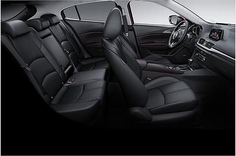 Trotz der üppigen Abmessungen ist das Platzangebot im Fond nur ausreichend