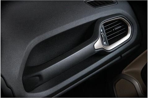 Gehört bei einem Jeep dazu: Haltegriff für den Beifahrer