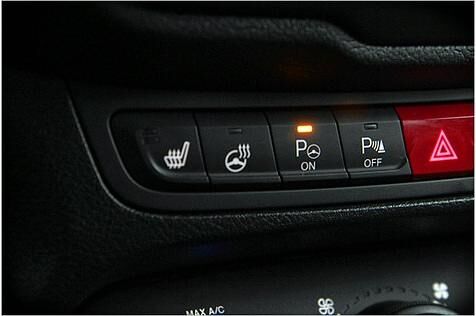 Ziemlich volle Hütte: Lenkradheizung und Einparkhilfe sind dabei