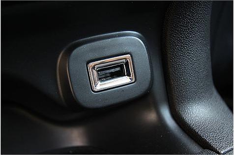 Einen CD-Player gibt es nicht, aber einen USB-Anschluss