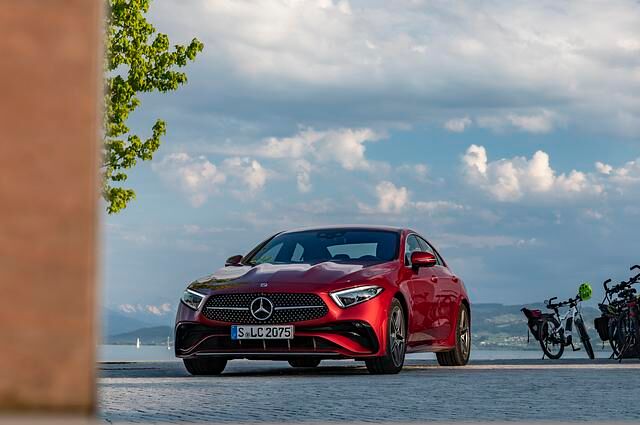 Der Grill zeigt sich jetzt im sogenannten „Star-Pattern-Look“ und ersetzt das zuvor verwendete Diamanten-Styling