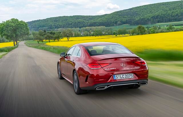 Scheinwerfer und Rückleuchten bleiben unangetastet, ebenso die Karosserie