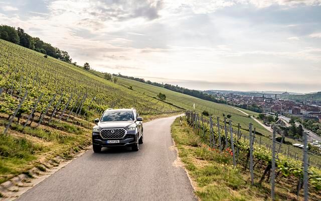 Überarbeitet wurde der Vierzylinder-Diesel, er leistet mit 149 kW/202 PS jetzt immerhin 21 PS mehr als die alte Ausbaustufe