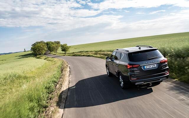 Der Motor ist immer noch eher einer vor der raueren Sorte