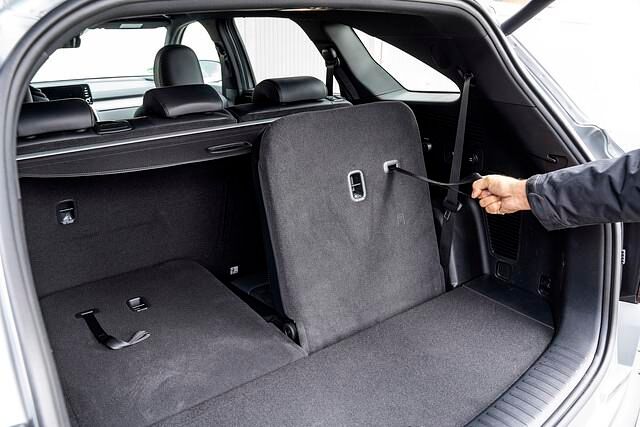 Die Sitze der dritten Reihe verschwinden im Boden