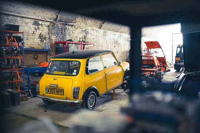 Im Headquarter in Vauxhall werden bei LEC verschiedenen britische Auitoklassiker auf Elektro gebürstet