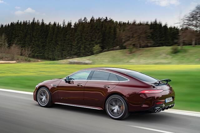 Der Viertürer gibt die schnelle Reiselimousine