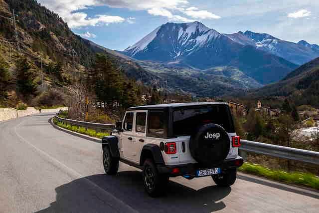 Zu den modernen Details gehören markante LED-LIchgrafiken an Front- und Heckleuchten