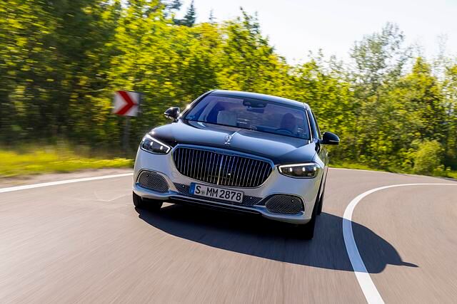 Die äußerst aufwendig gemachte Zweifarben-Lackierung kostet 12.500 Euro Aufpreis