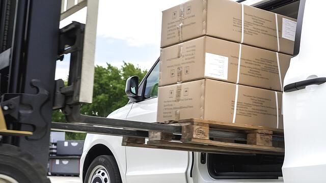 Ins Heck als auch von der Seite können in den VN5 Europaletten eingeschoben werden