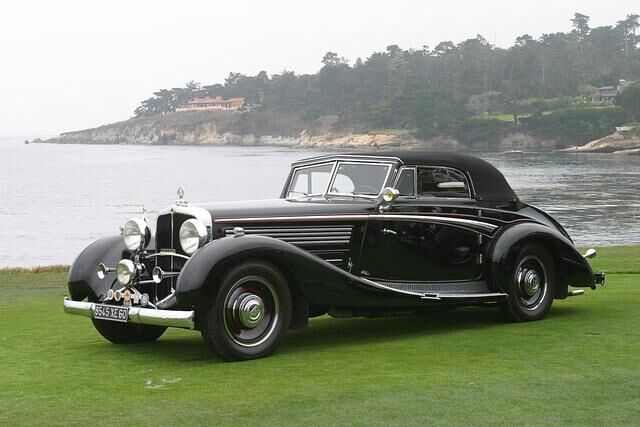 Der Maybach Zeppelin DS 8 ist mit einem Siebengang-Schaltgetriebe erhältlich, dessen Gänge am Lenkrad vorgewählt und durch Betätigen des Kupplungspedals eingelegt werden