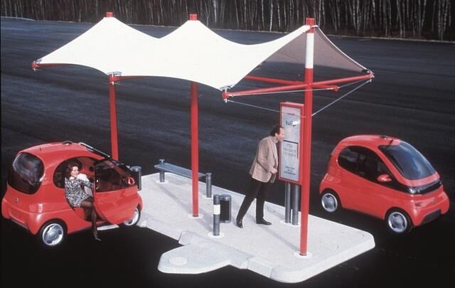 Mit dem Concept-Car Tulip - „Transport Urbain Libre Individuel et Public“ - offeriert Peugeot 1995 ein Nutzungsabonnement für elektrische Stadtautos