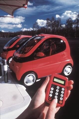 Die 2,20 Meter kurzen City-Cars verfügen dank 28 Nickel-Cadmium-Batterien über 60 Kilometer Reichweite