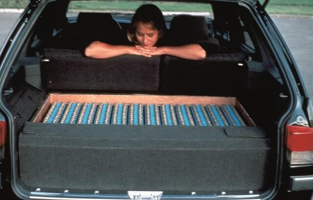 1991 überrraschte der Peugeot 405 Break V.E.R.T.1 als Diesel-Hybrid-Pionier, bei dem zwei Gleichstrommotoren auf die Hinterräder wirkten und durch ein Diesel-Stromaggregat über Batterien mit...