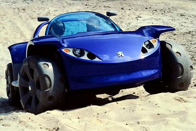 Mit dem Concept Car Peugeot Touareg (mit 4x4-Antrieb) präsentiert der französische Hersteller 1996 einen Technologieträger mit Elektroantrieb