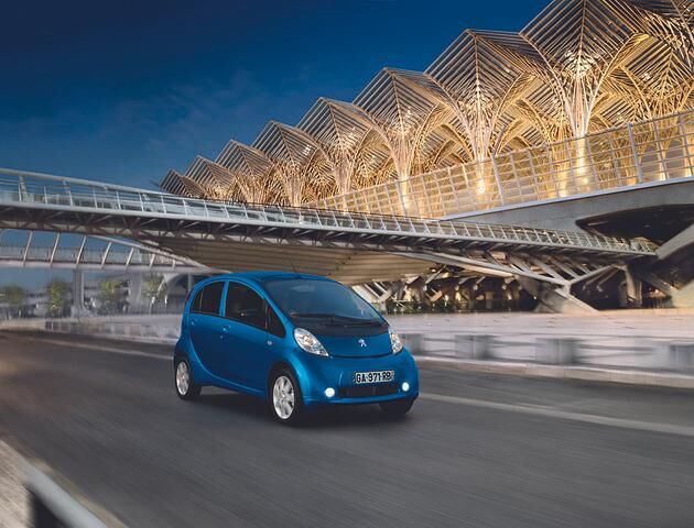 2010 erfolgt die Markteinführung des Peugeot iOn