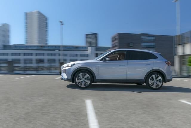 In der Topversion für rund 50.000 Euro wird der Marvel beim Marktstart im Herbst von drei Elektromotoren angetrieben