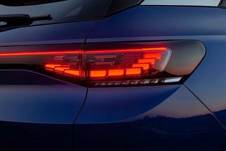 Magna: Neue Lichtlösungen fürs Auto - OLED-Imitat und Display-Rücklichter Magna: Neue Lichtlösungen fürs Auto - OLED-Imitat und Display-Rücklichter