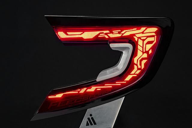 Noch mehr Freiheiten beim Styling und auch bei Lichtanimationen verspricht die Flexform genannte LED-Rückleuchtentechnik von Magna