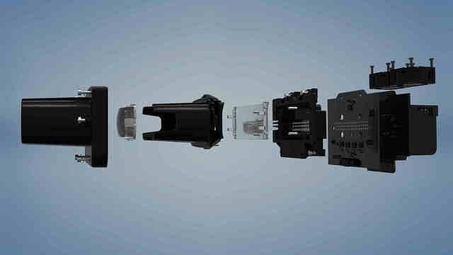 Auch bei Scheinwerfern setzt Magna auf eine wachsende Zahl von Dioden. Hier der ADB60-Scheinwerfer mit drei Reihen von je 20 Lichtpunkten