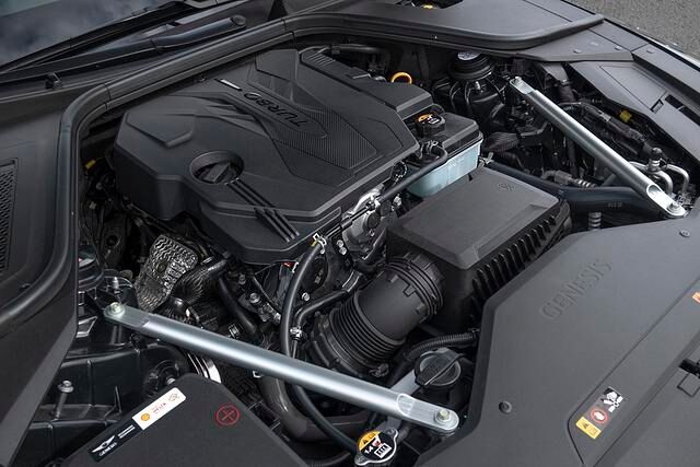 Vielfahrern dürfte der Blick unter die Haube gefallen, denn Genesis setzt beim G80 weiterhin auf Dieselantrieb