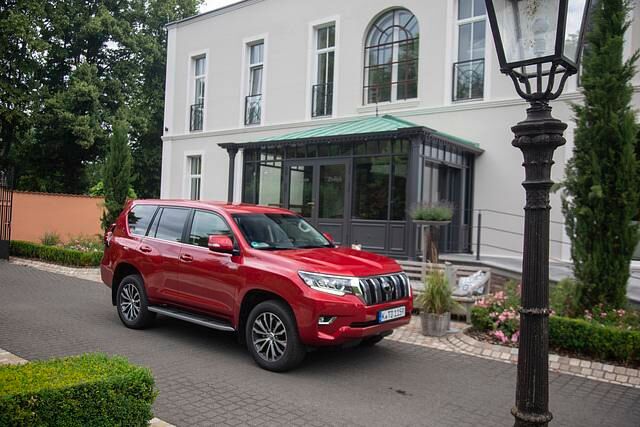 Aktuell legt der 4,84 Meter lange Cruiser außen und innen ein wenig modischere Schminke nach