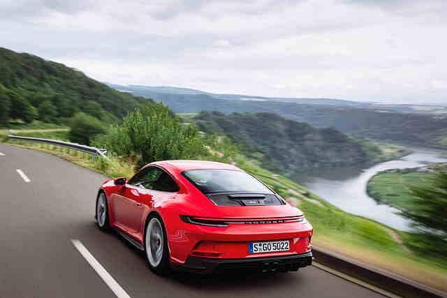 Das Heck des GT3 Touring kann sich auch ohne den großen Flügel sehen lassen