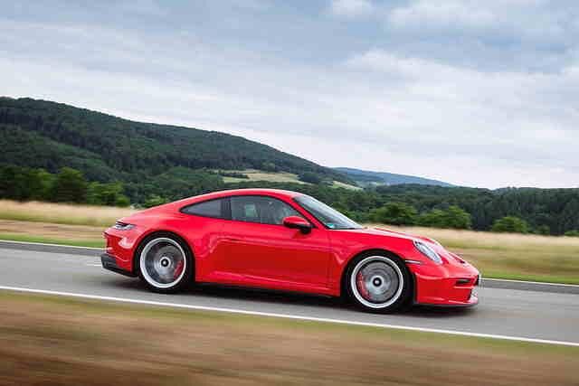 Formatfüllend: Vorne steht der 911 GT3 auf 20 und hinten auf 21 Zoll großen Rädern