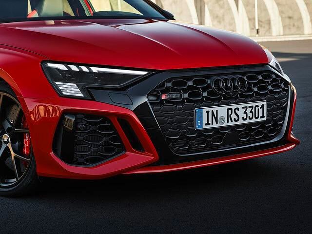 Markant sind die neuen LED-Scheinwerfer mit animiertem Tagfahrlicht