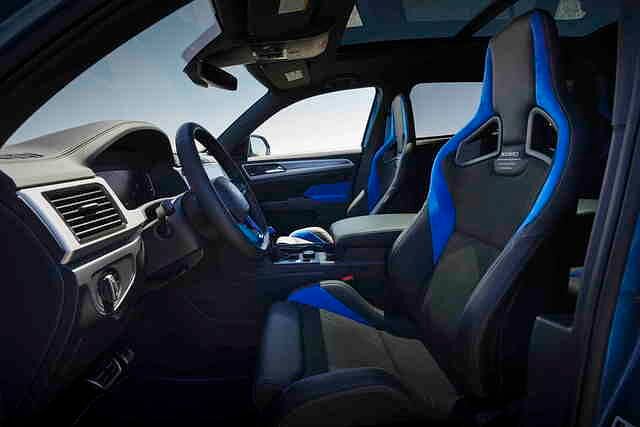 Das Farbthema der Außenhaut wurde auch auf den Innenraum übertragen