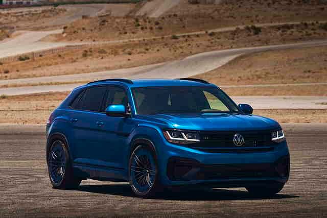 Große Räder und eine Karosserieabsenkung lassen den Atlas Cross Sport GT breit und kraftvoll wirken