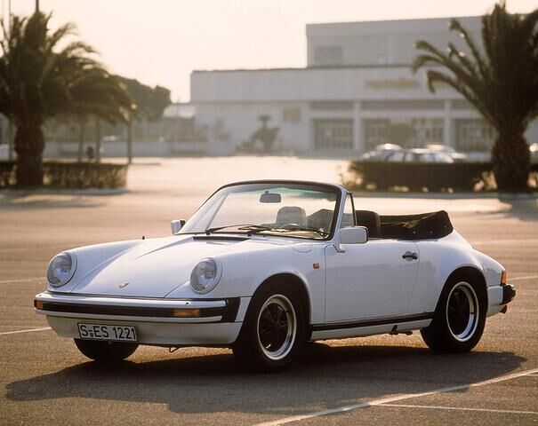 Im Herbst 1982 treffen die ersten Porsche 911 SC Cabriolet bei den Händlern ein