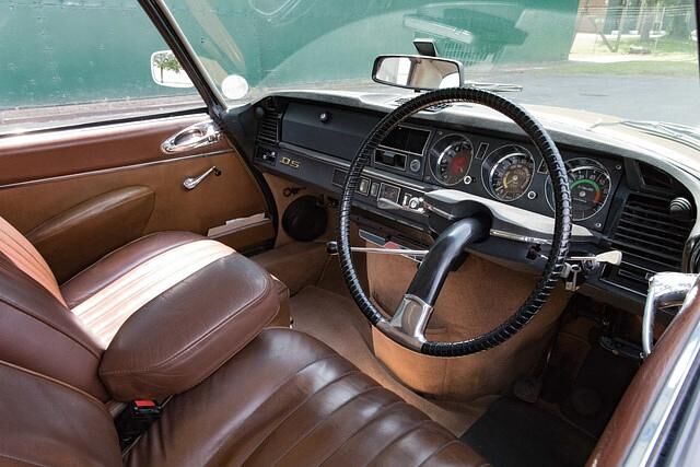 Auch der Innenraum ist weitgehend im Originalzustand belassen worden