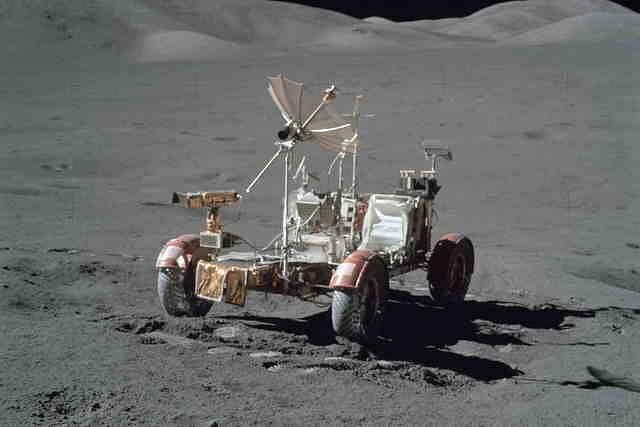 Wie seine Vorgänger wurde auch der LRV 3 auf dem Mond zurückgelassen. HIer die finale Parkposition des kleinen Stromers