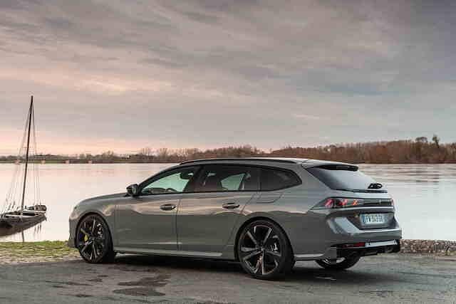 Serienmäßig steht der 508 PSE auf schmucken 20-Zoll-Rädern