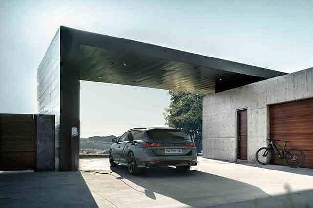 Unter optimalen Bedingungen ist es möglich, die Traktionsbatterie in unter zwei Stunden vollständig zu laden