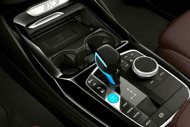Neu ist auch die Bedieninsel in der Mittelkonsole des BMW iX3