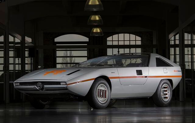 Ebenfalls debütierte 1971 das Show Car Alfa Romeo Caimano, ein keilförmiger Sportwagen auf Alfasud-Basis, designt von Giugiaro