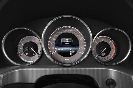 Mercedes E-Class (Baujahr 2015) Avantgarde 4 Türen Tacho und Fahrerinstrumente