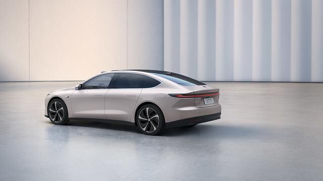 Der 5,10 Meter lange ET7 kommt im eher sachlichen Stil daher