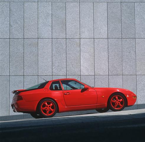 Ab August 1992 ist der Porsche 968 Club Sport (CS) als neues, preiswerteres Basismodell lieferbar