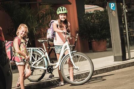 Ratgeber Kindersicherheit im Straßenverkehr - Routinen üben und Rücksicht nehmen