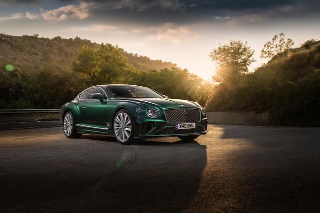 Doch was man den Continental selbst beim Kickdown kaum entlocken kann, das ist das aggressive Gebrüll anderer Angeber-Autos