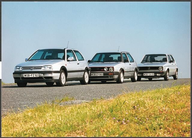 Der Golf III mit seinen Vorgängern im Schlepptau